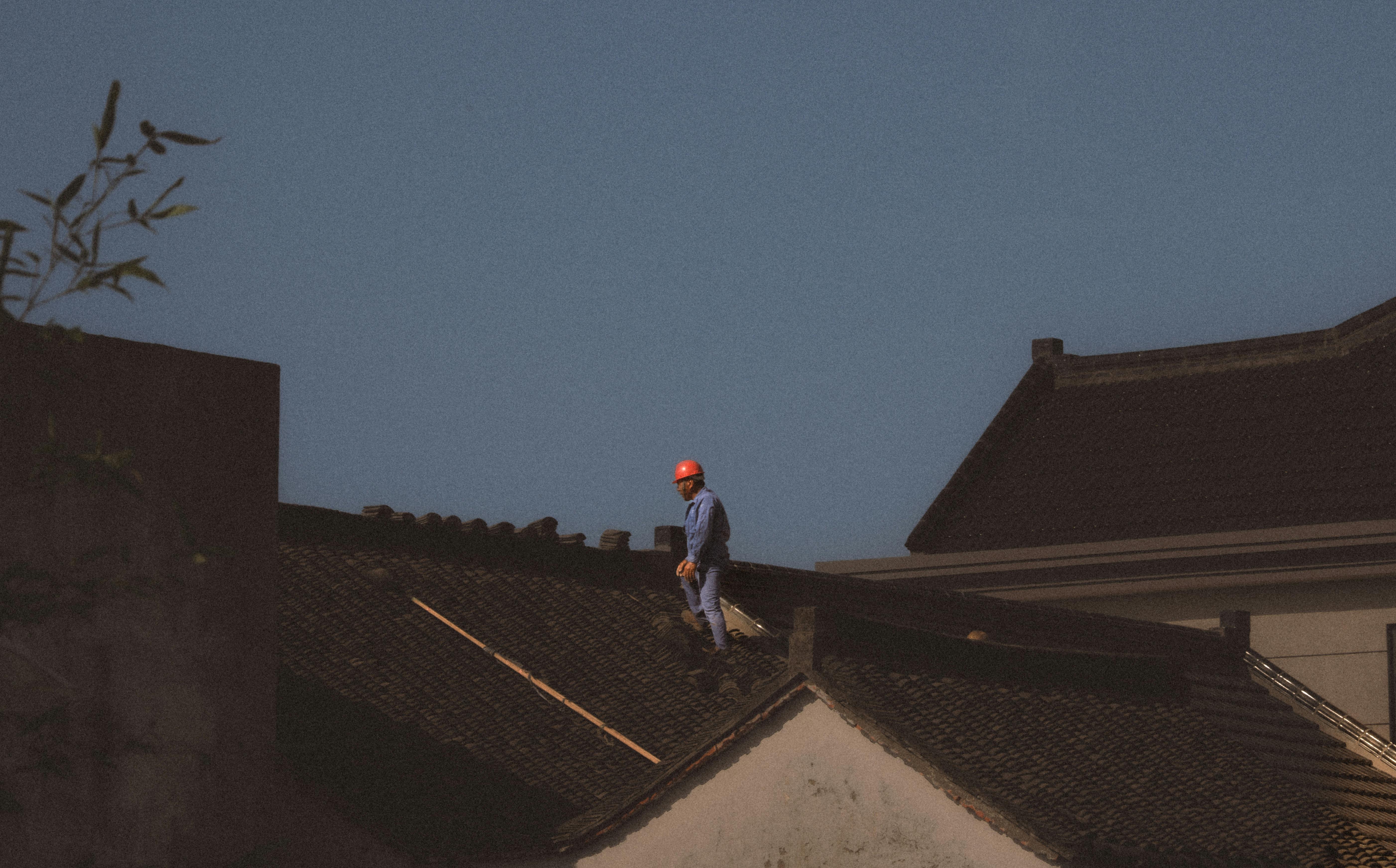 When to Call the Roof Repair Guy?