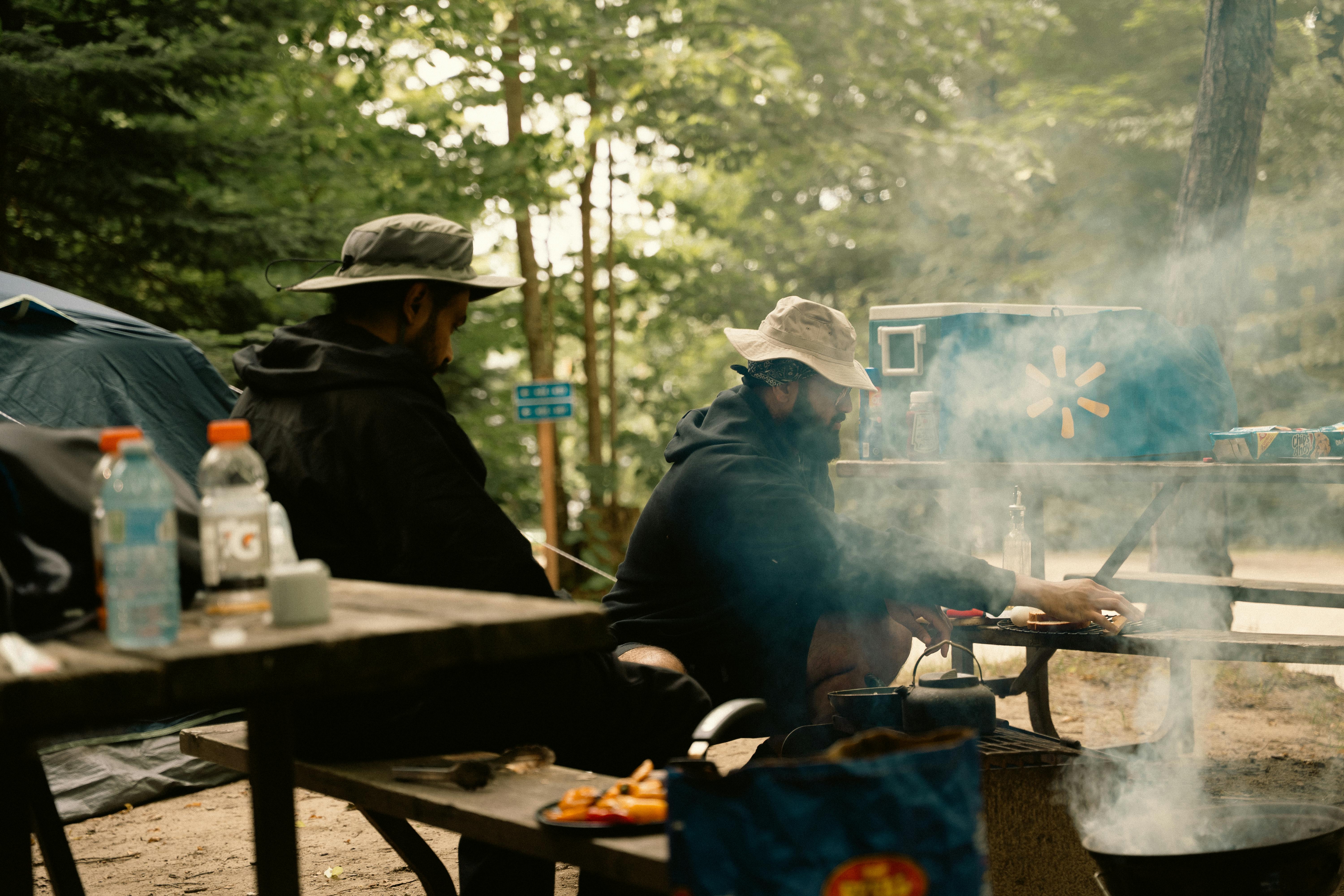 gear reviews camping — Photo by apertur 2.8 on Pexels