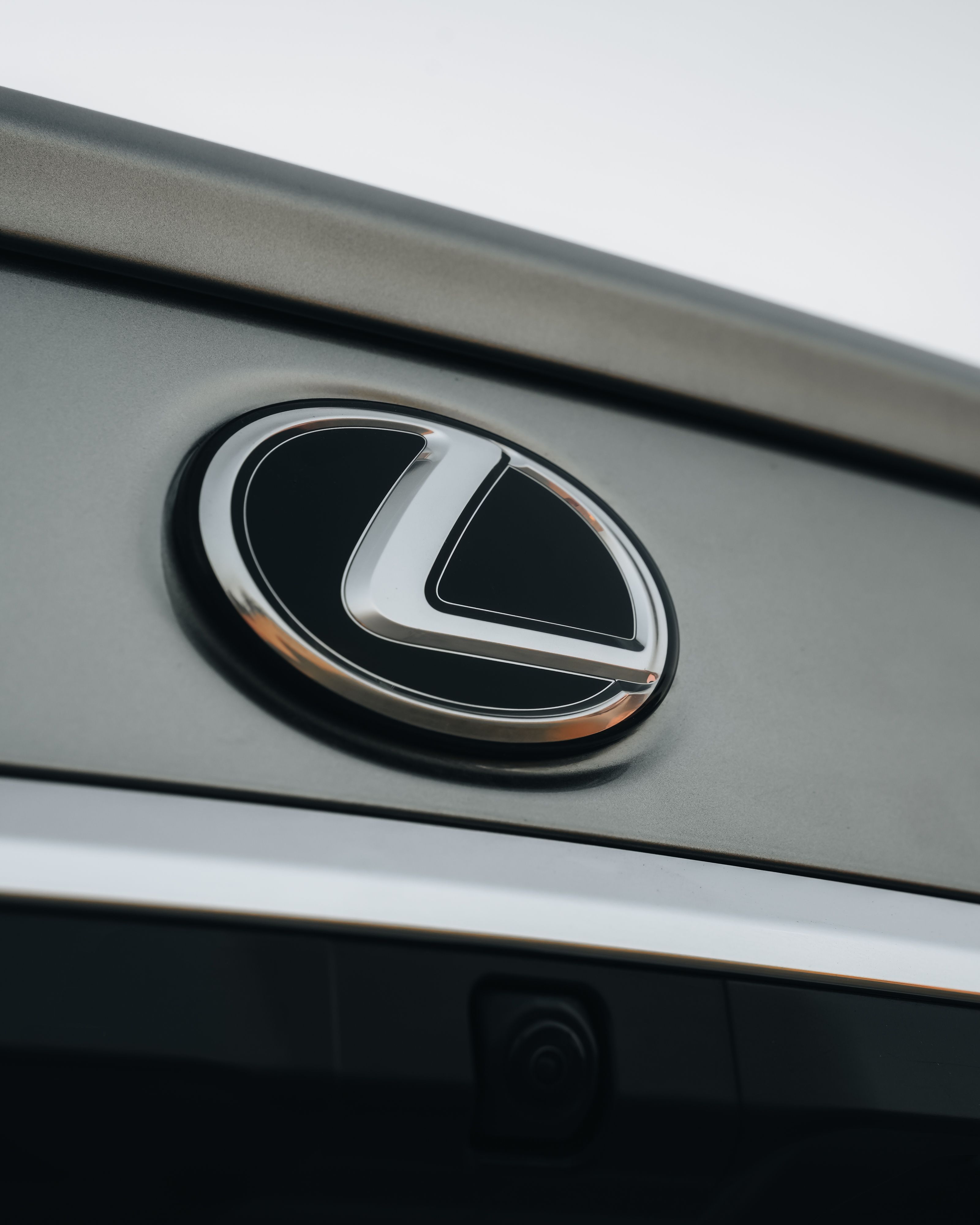 Close-Up of a Car Badge on Vehicle Exterior · Free Stock Photo