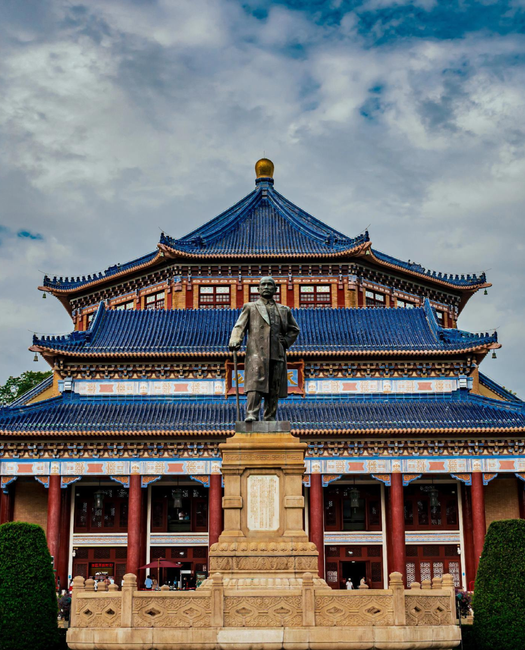 双重身份的抉择:一个普通人在追寻第二国护照中的挑战与成长 2
跨越国界的自我重塑:在文化碰撞中寻找归属感