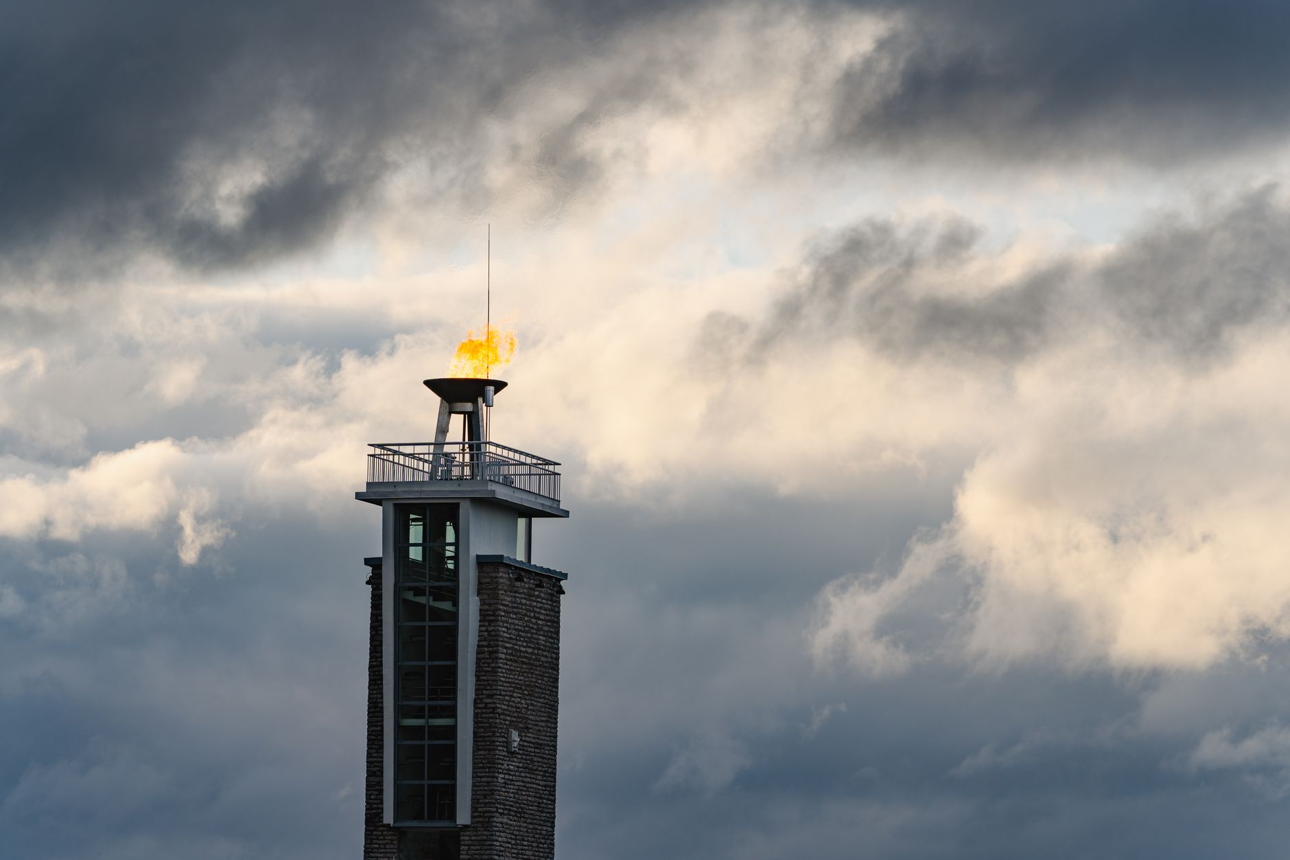 Tallinn'de bir sanayi binasının yangın sonrası görünümü