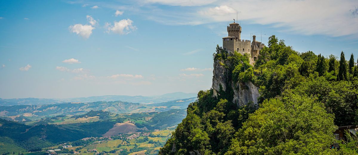 La torre Cesta y el paisaje de San Marino