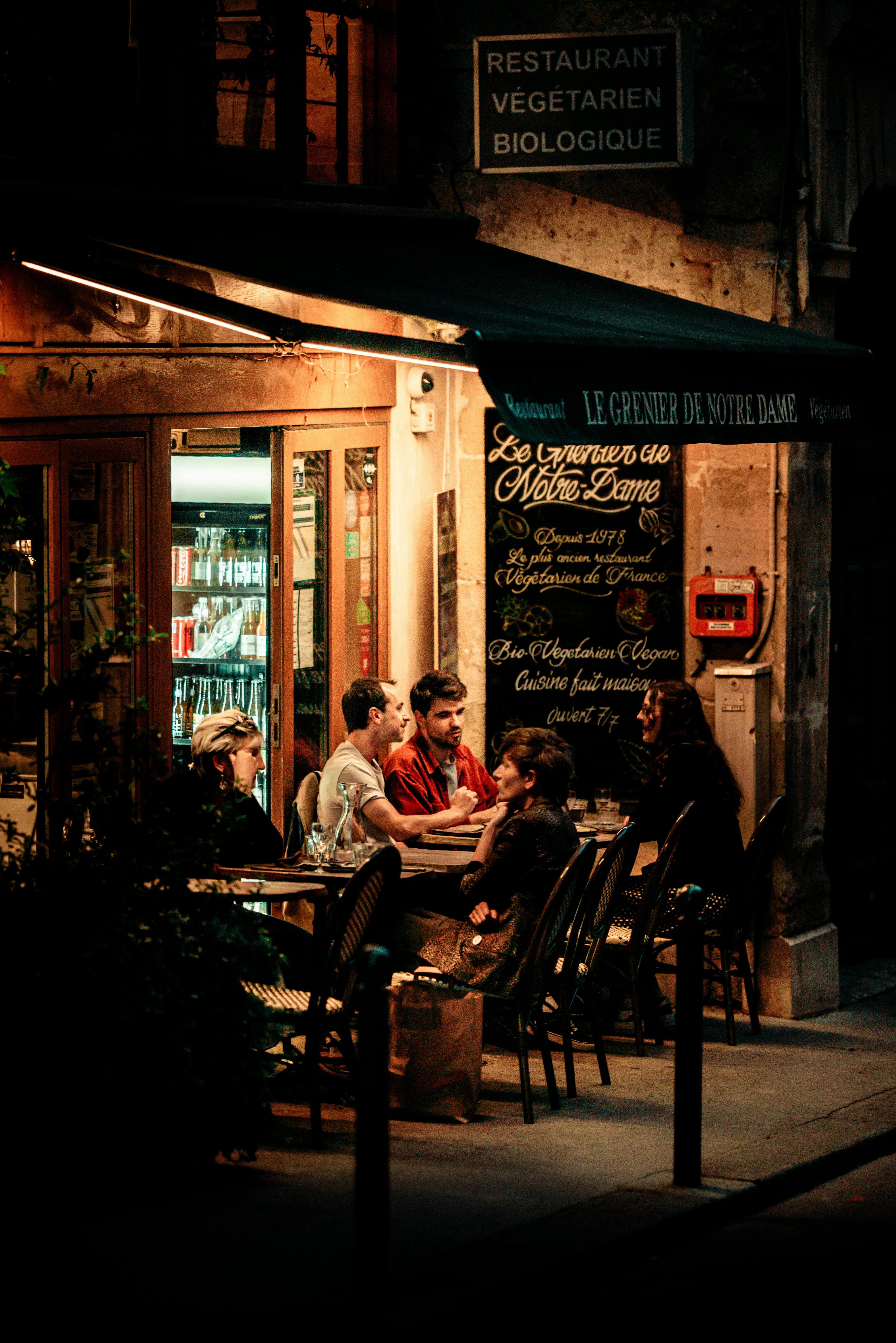 Safe environments for gastronomy and tourism