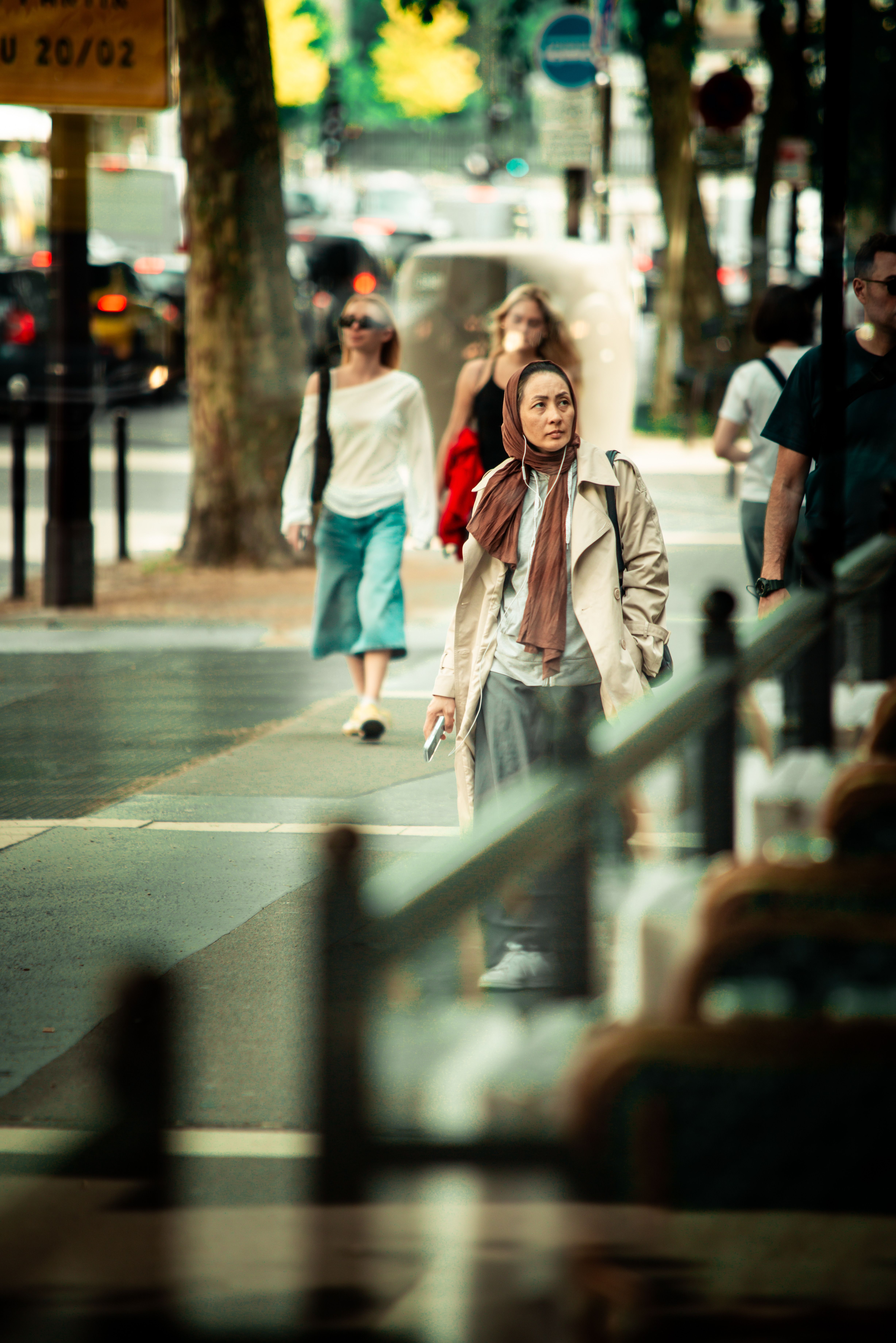 Urban Street Scene with Fashionable Pedestrians · Free Stock Photo