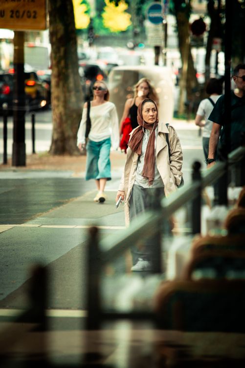 Urban Street Scene with Fashionable Pedestrians · Free Stock Photo