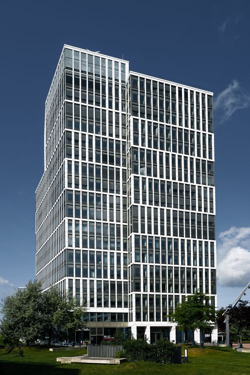 Free Stunning view of a modern high-rise office building in Hamburg, showcasing contemporary architectural design against a clear blue sky. Stock Photo