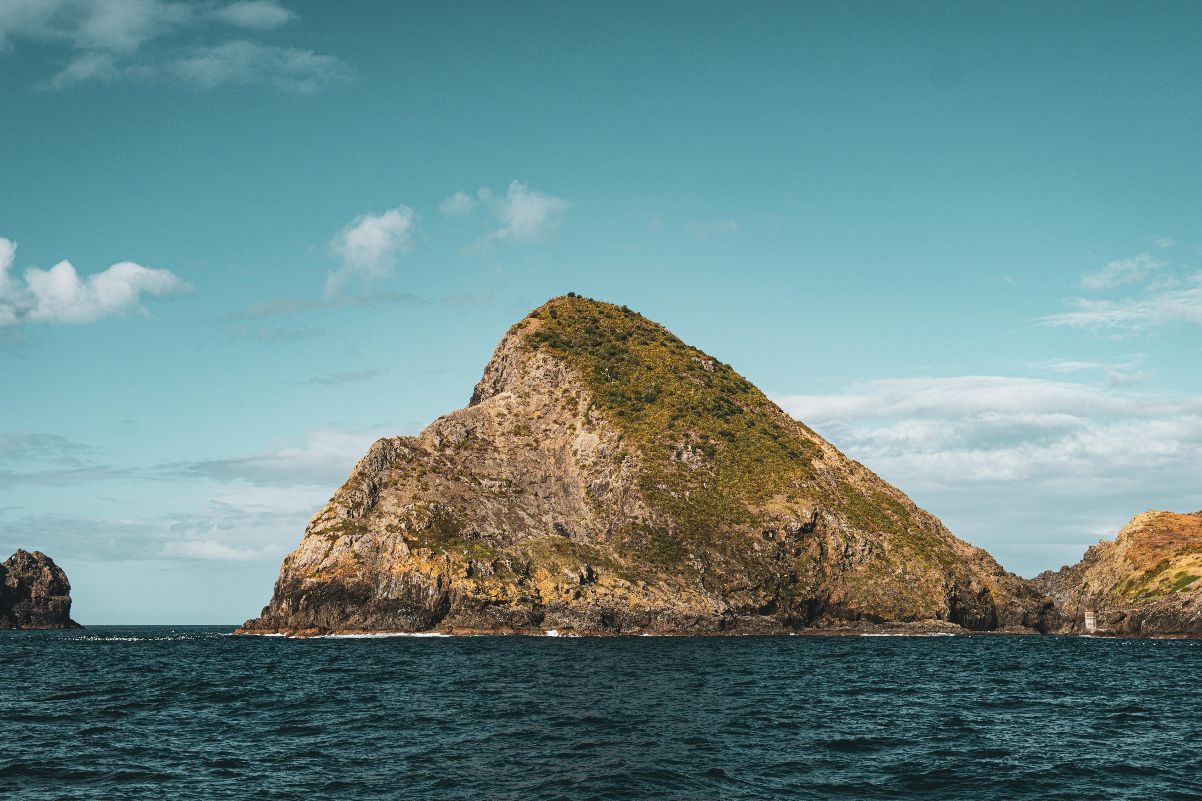general travel new zealand — Photo by Ollie Craig on Pexels