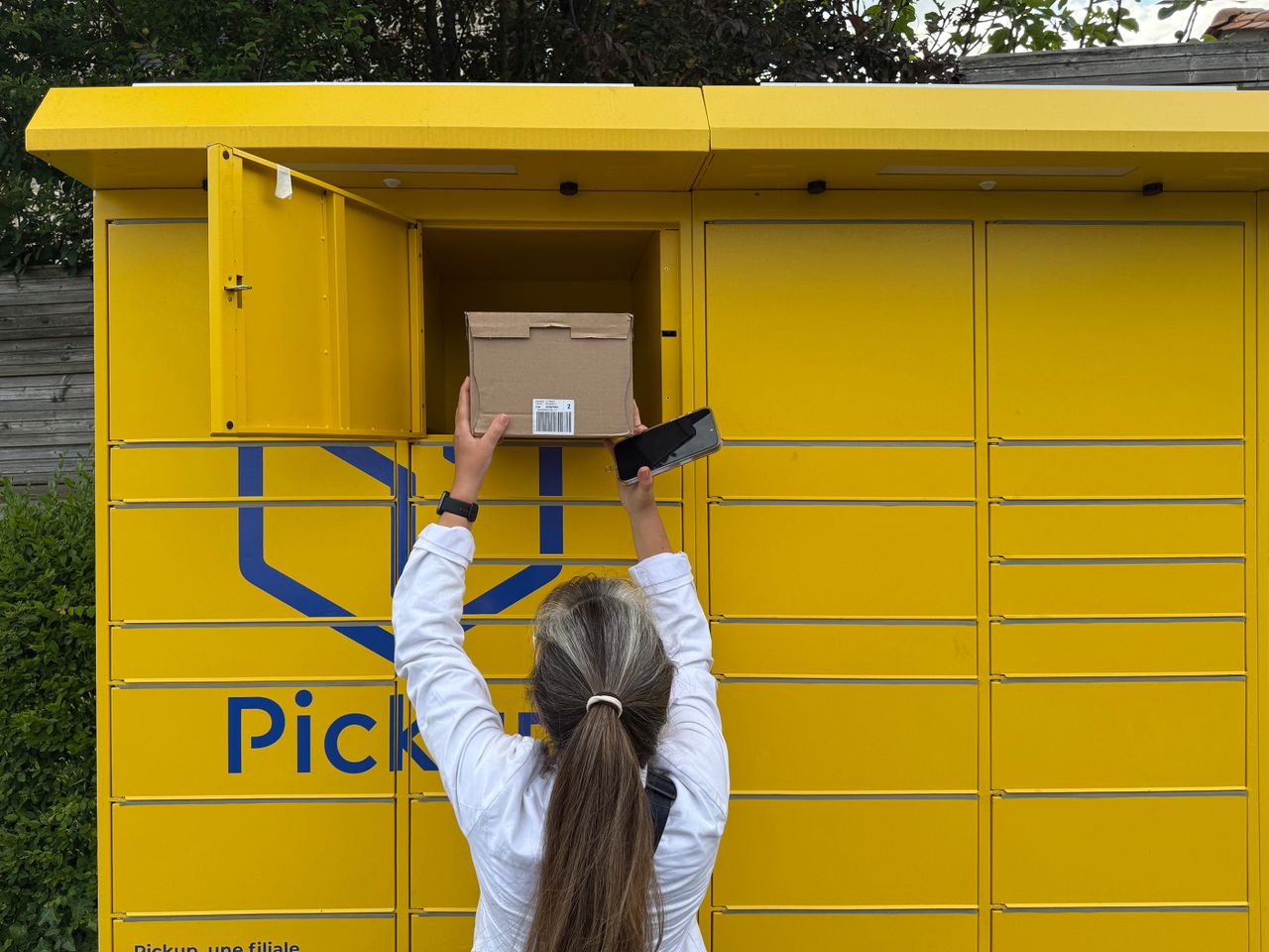 La Poste reste bénéficiaire en misant sur colis, banque et assurance