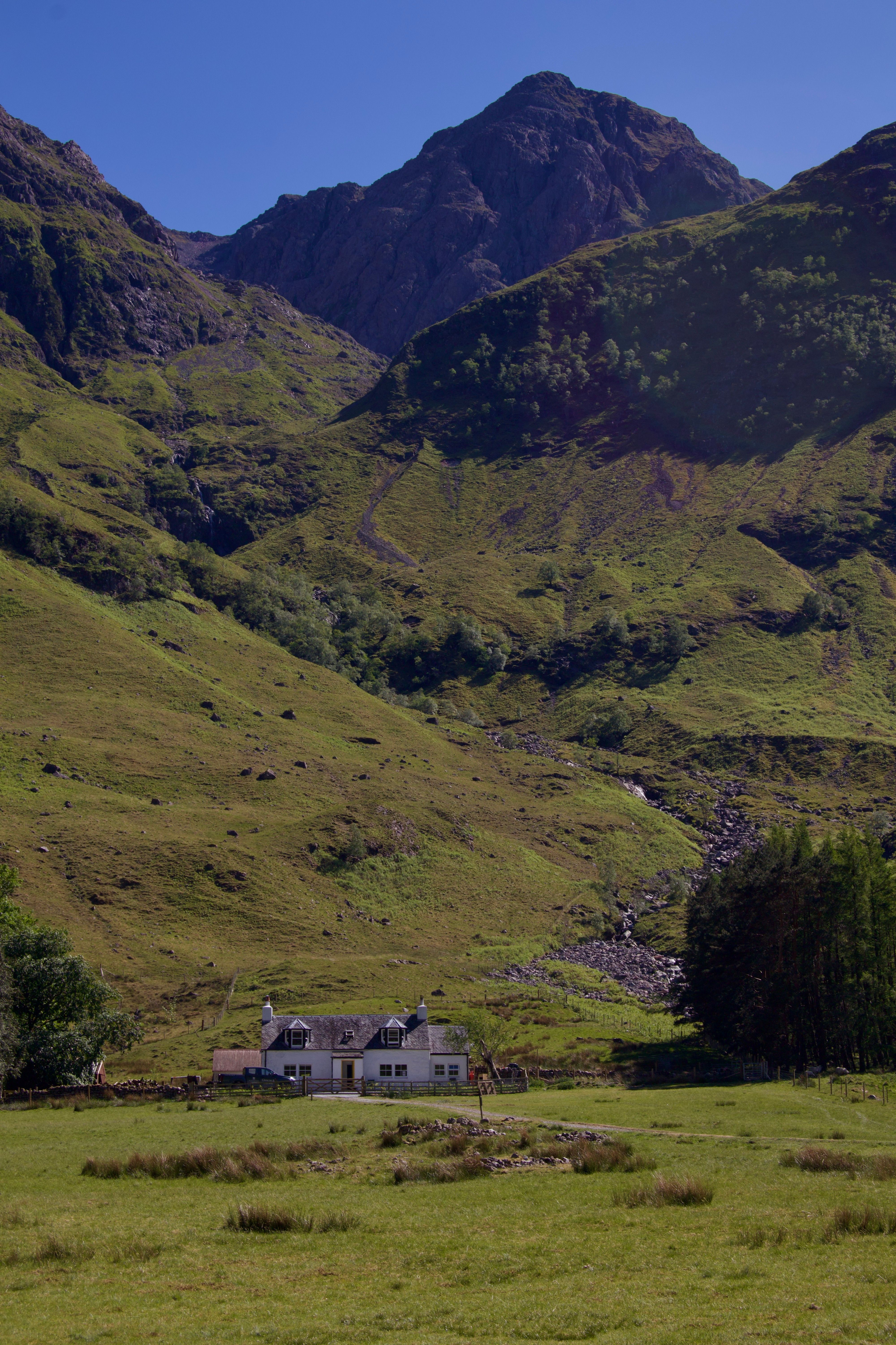 Scenic Mountain Landscape with Remote Cottage · Free Stock Photo