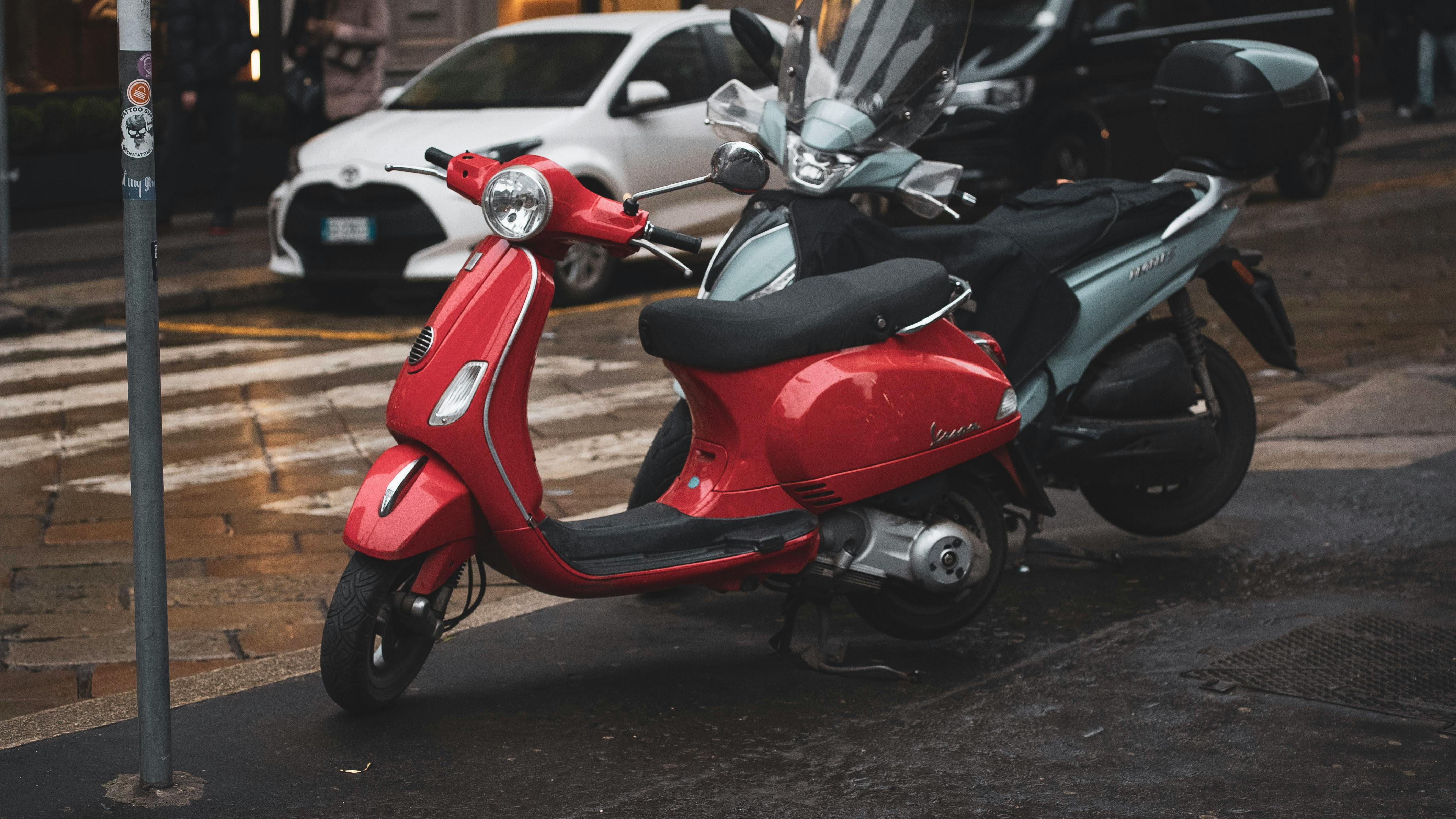 ContiScoot: over 30 Tire Sizes for Urban Mobility and Everyday Commuting — Photo by Mihaela Claudia  Puscas on Pexels