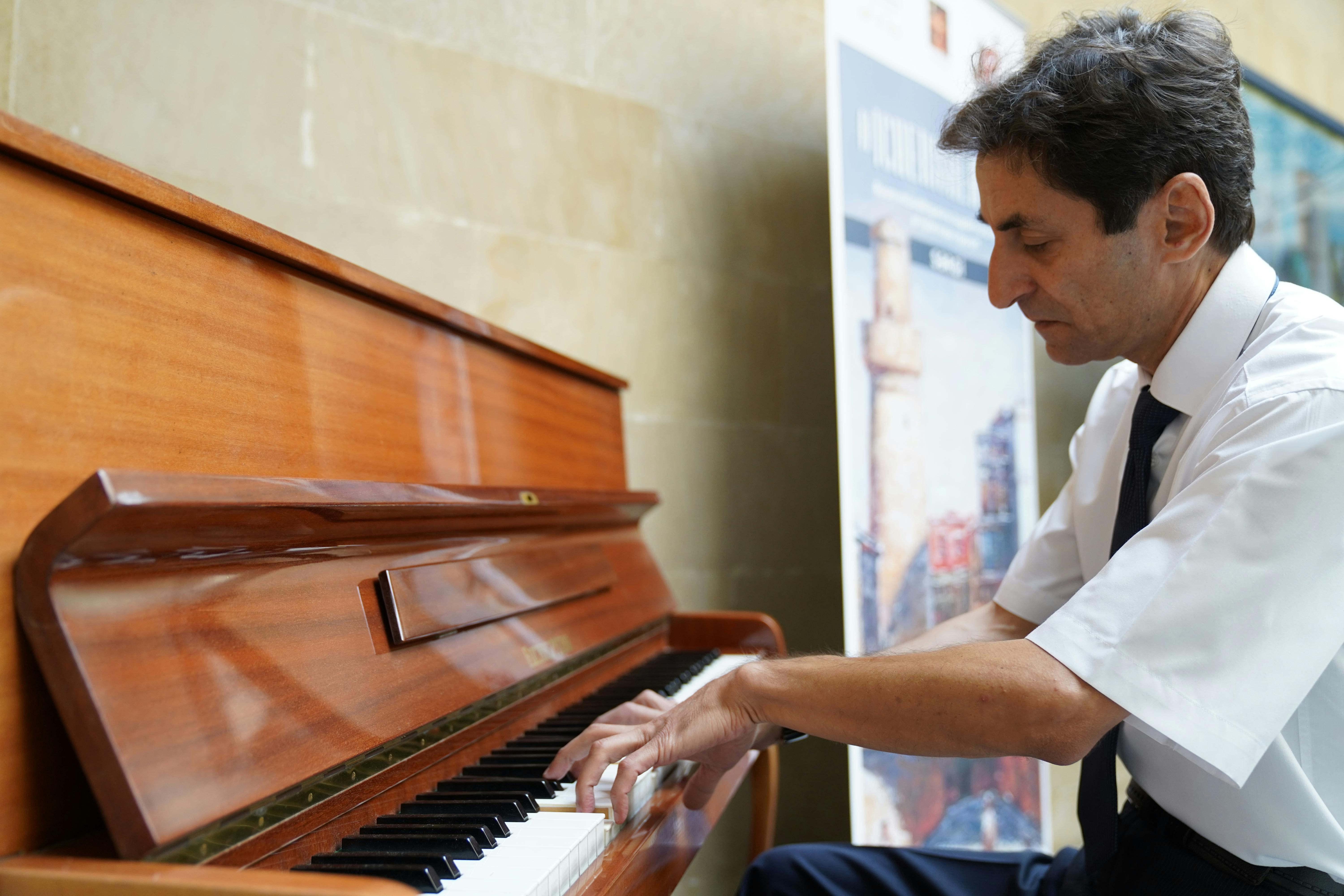 How Do You Calm Stage Nerves and Actually Enjoy Your First Gig? - Guitar and music blog