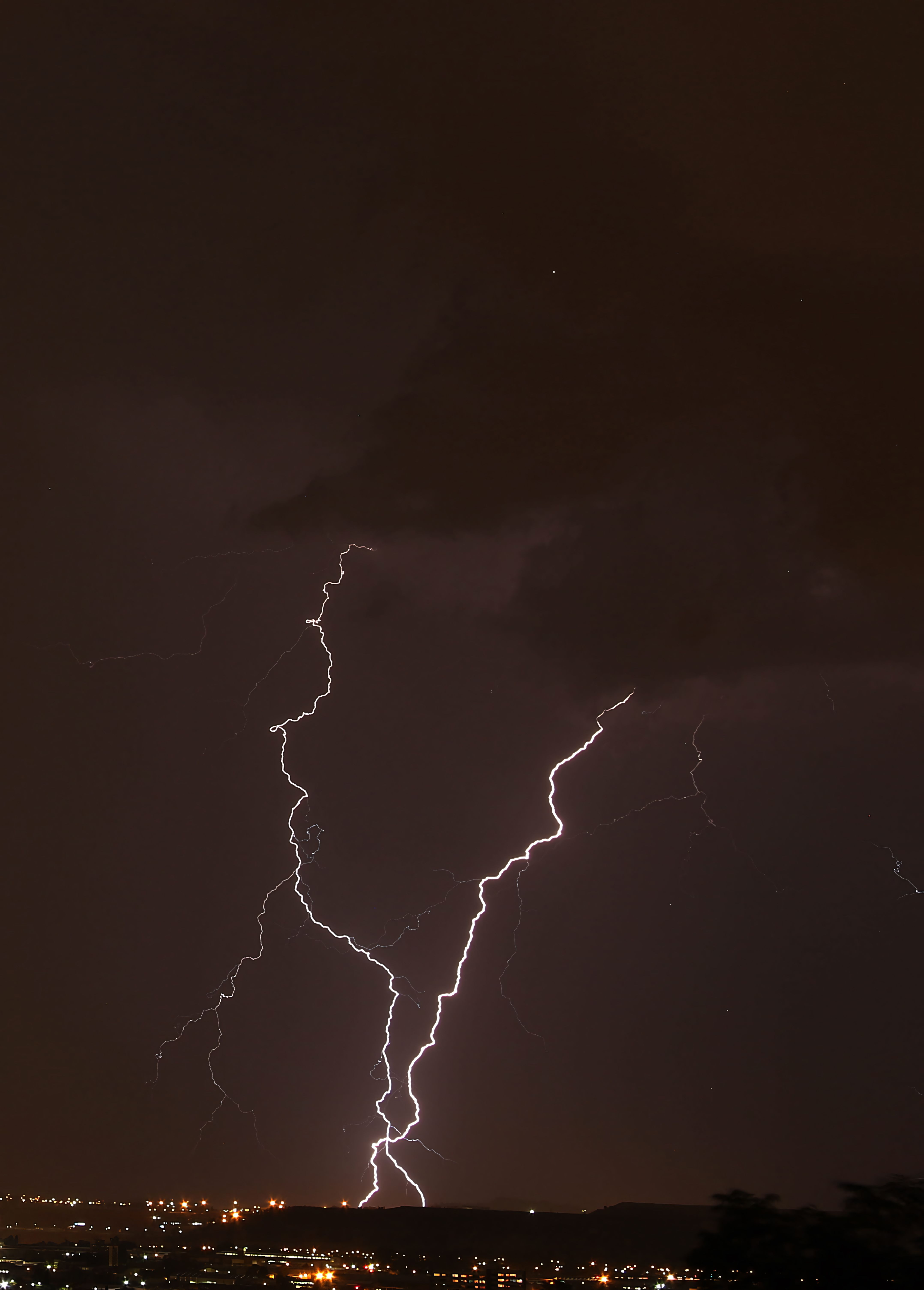 Bolts of Lightning in the Dark Sky · Free Stock Photo