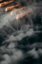 特写镜头中，新鲜煮熟的虾冒着蒸汽，营造出烟熏的氛围