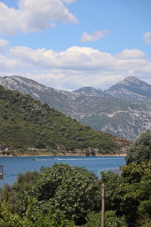 Free Breathtaking view of a mountain lake under a clear blue sky on a sunny day. Stock Photo