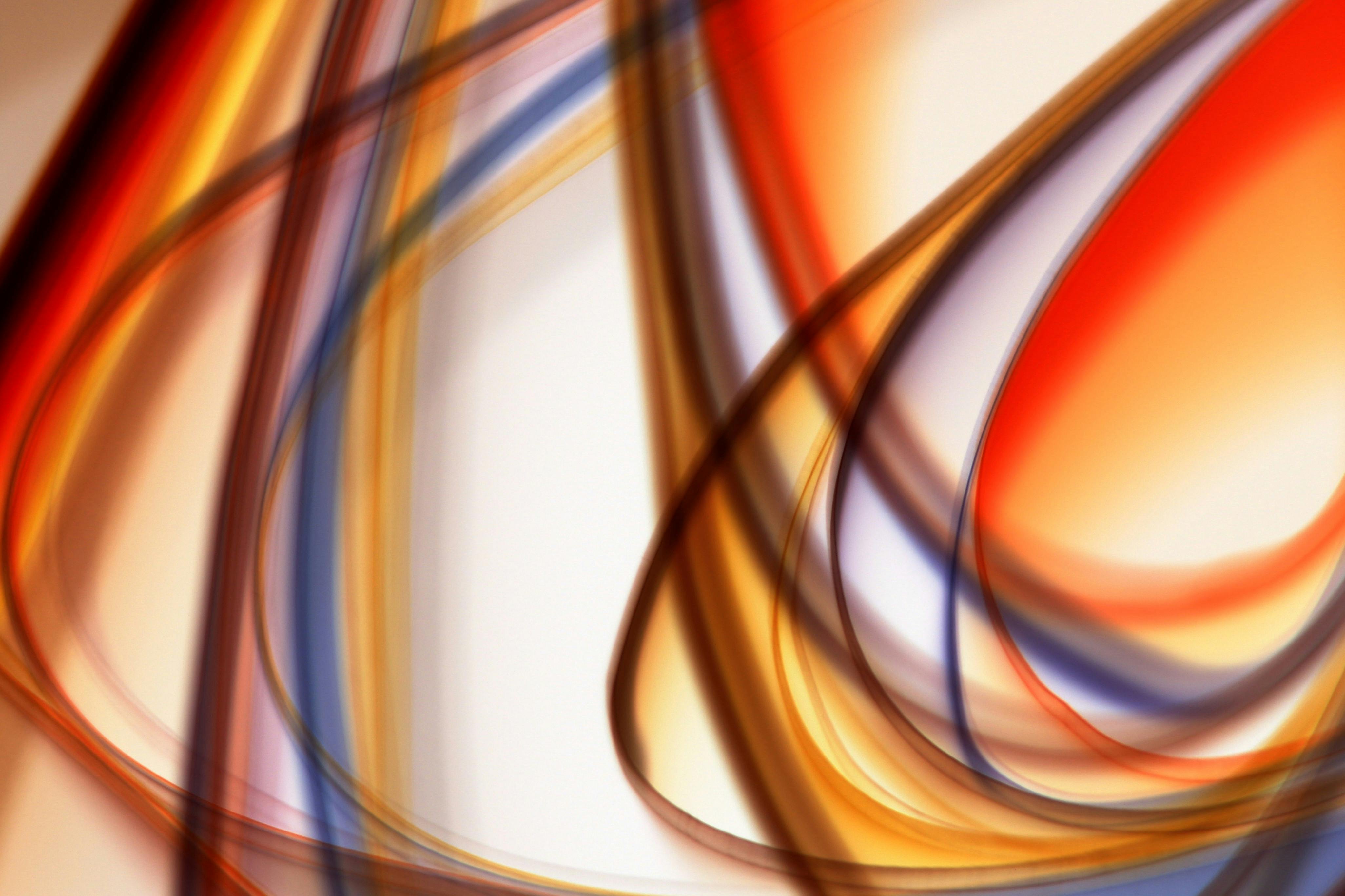 grátis Composição abstrata colorida com listras de luz dinâmicas criando um efeito visual vibrante. Foto profissional