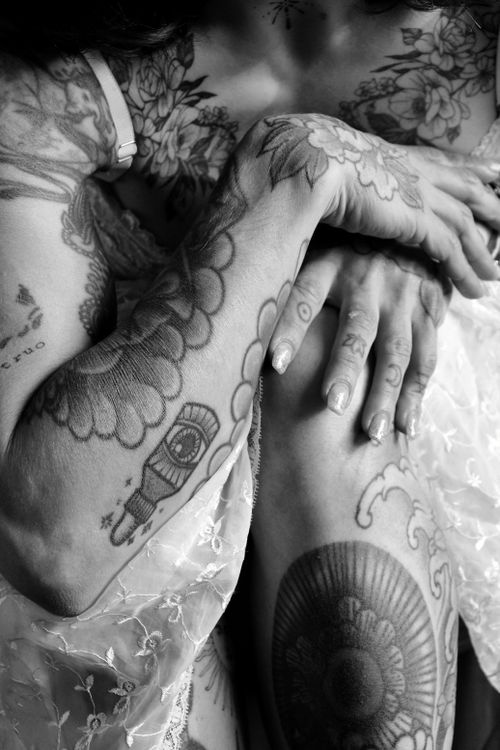 Free Close-up artistic shot of tattooed arms and legs in black and white. Stock Photo