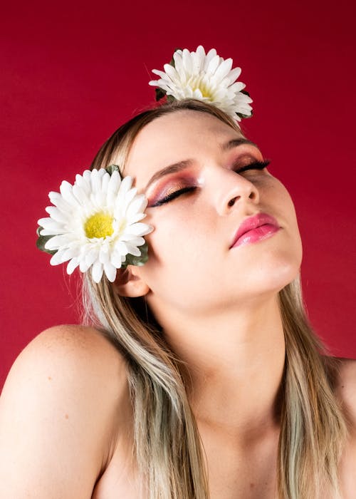 Free Woman With Flowers On Her Hair Stock Photo