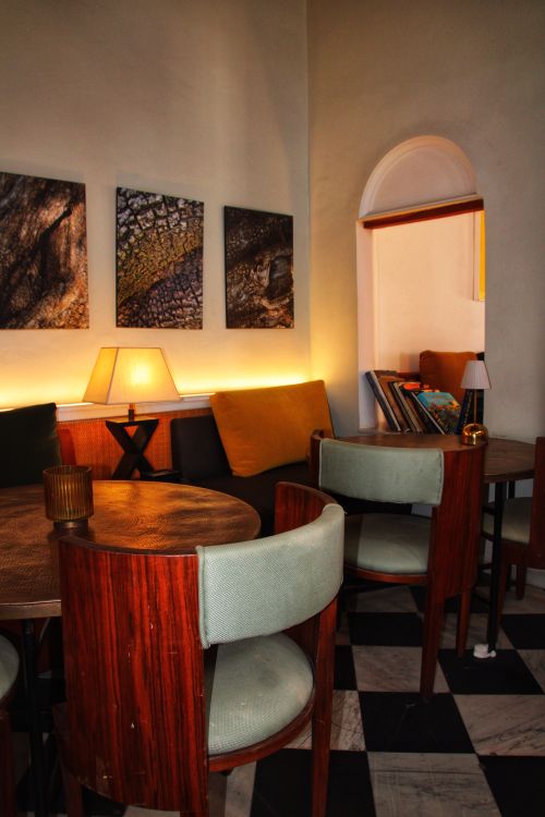 Free Warm and inviting café interior with vintage decor and ambient lighting for a cozy atmosphere. Stock Photo