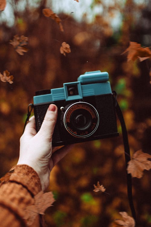 Close Up Photograph of Classic Black and Silver Camera · Free Stock Photo