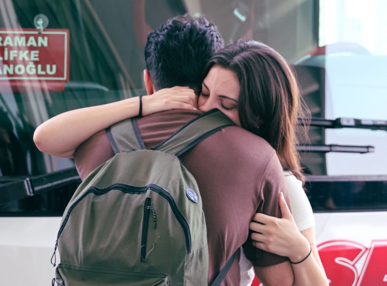 Online dating: starting a conversation on a niche platform