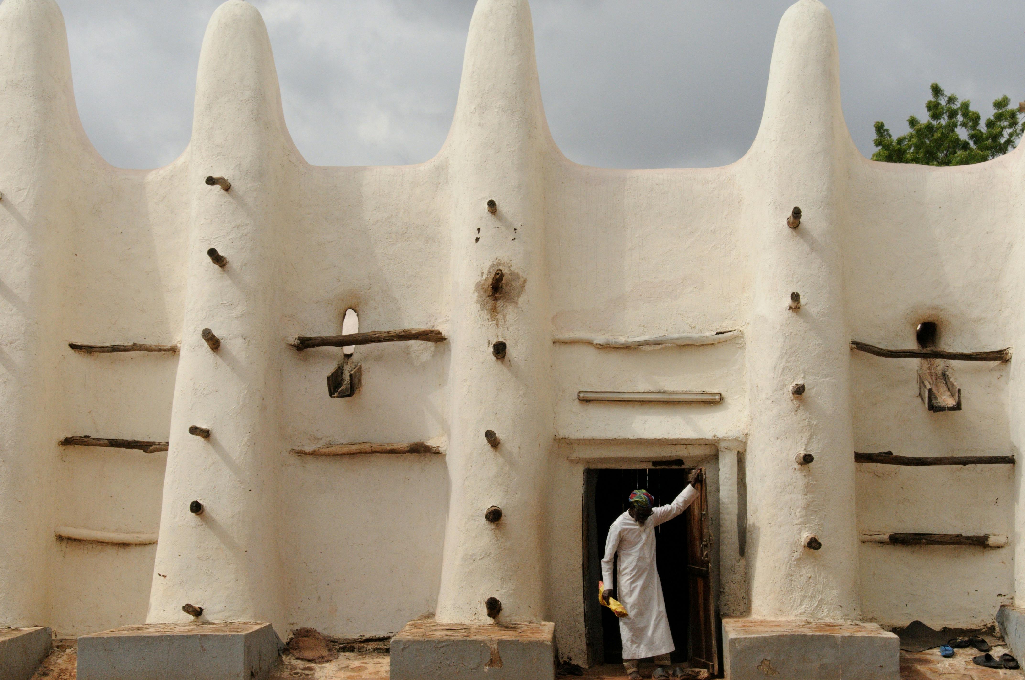 What Ghana’s foreign-built landmarks tell us about its global relationships — Photo by Ousmane GUINDO on Pexels