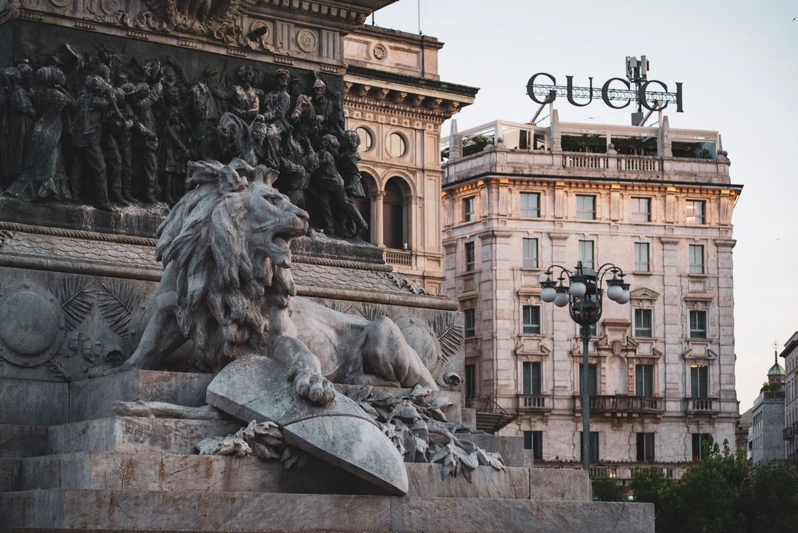Lion Building Sign Lion Statue and Historic Building in Milan at Daytime · Free Stock Photo