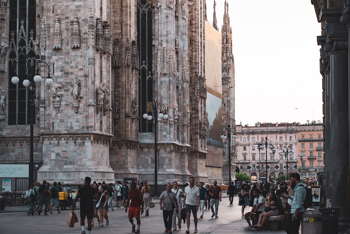 Vibrant Evening at Piazza del Duomo Milan · Free Stock Photo Vibrant Evening at Piazza del Duomo Milan · Free Stock Photo