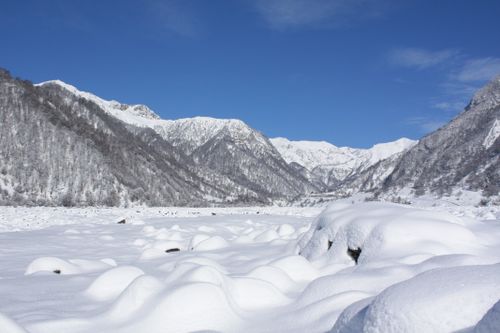 Free Breathtaking snowy mountain landscape under a vivid blue sky. Stock Photo