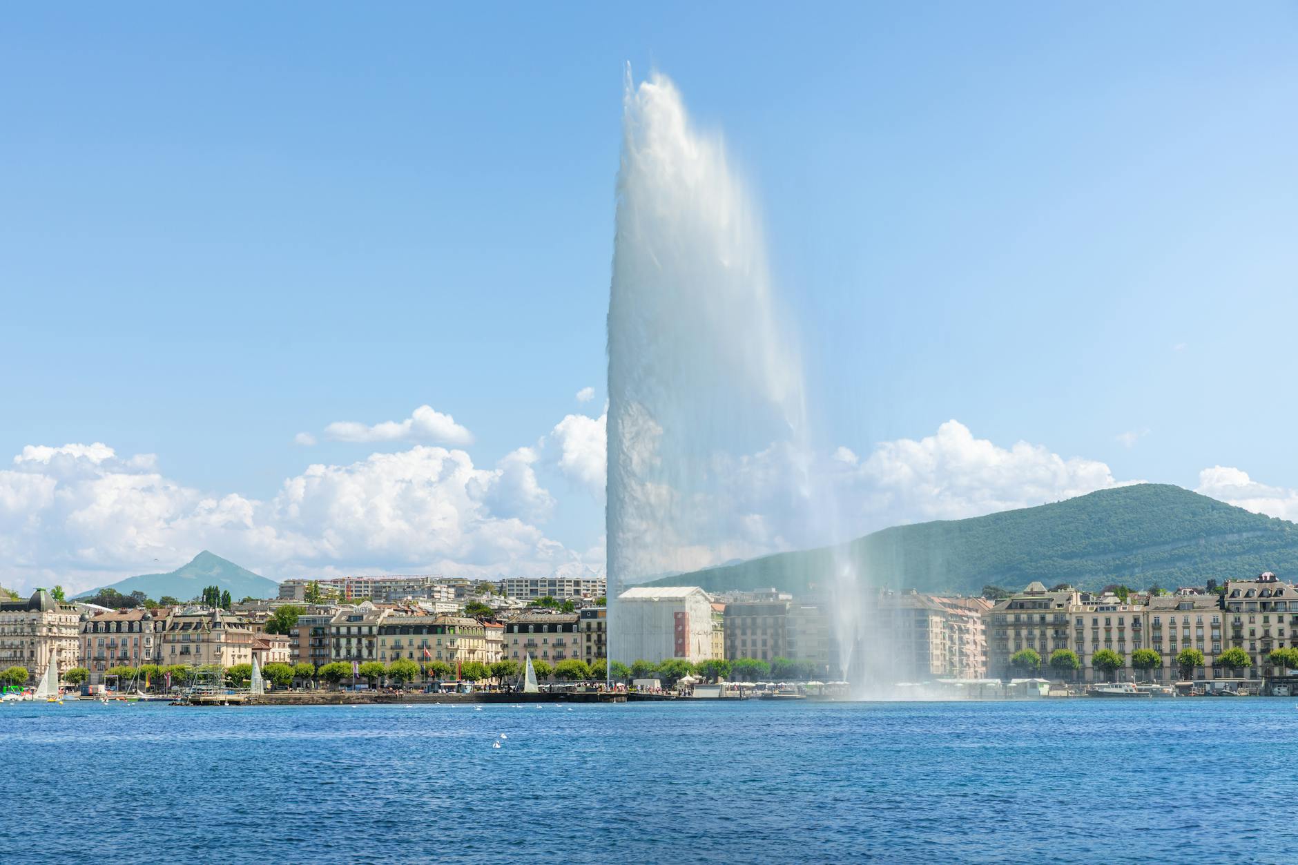 Popular sights in Lake Geneva Landmarks in Lake Geneva