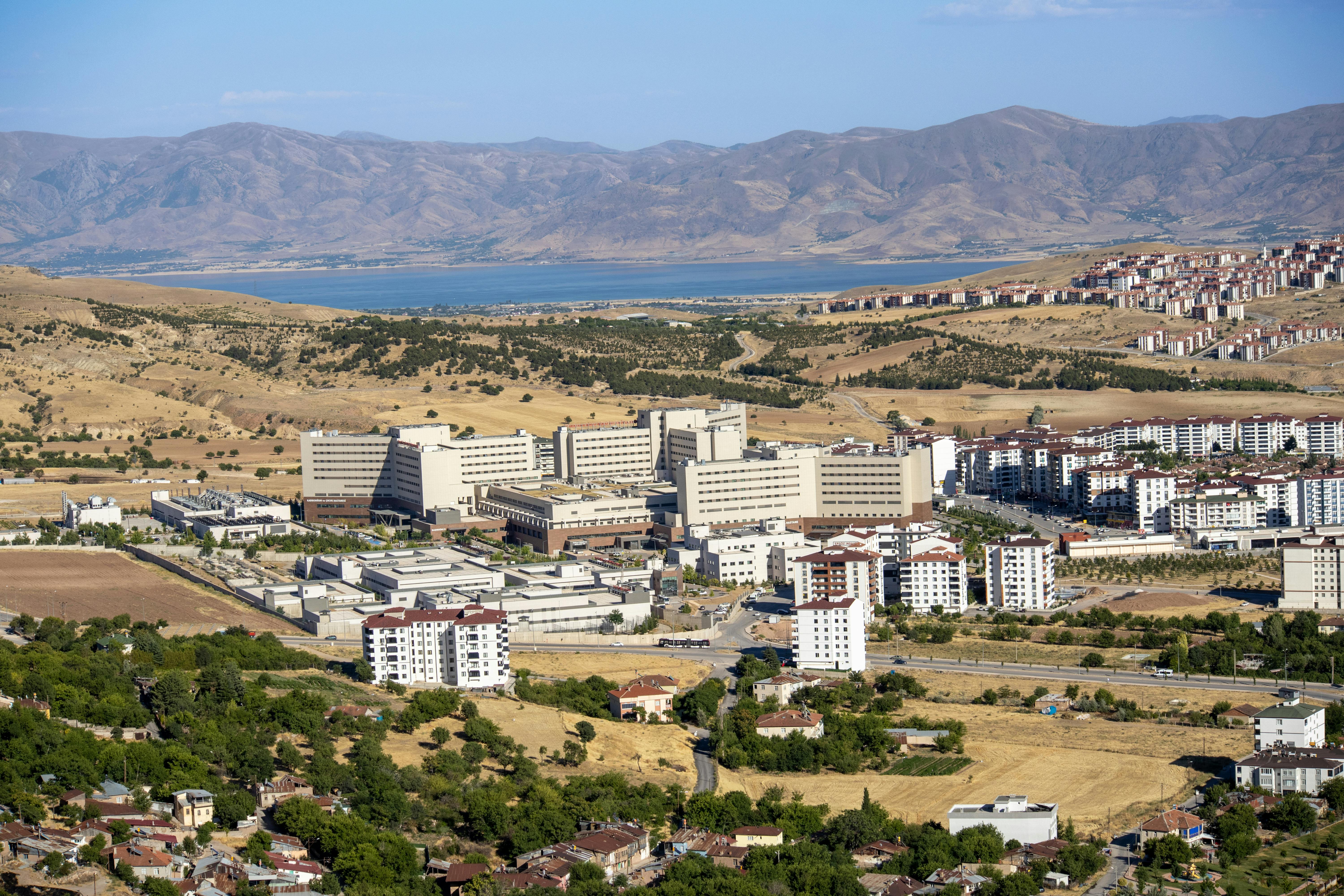 Reserv: $125 Million Series C Raised To Scale AI-Native Insurance Claims Platform — Photo by Zülfü Demir📸 on Pexels