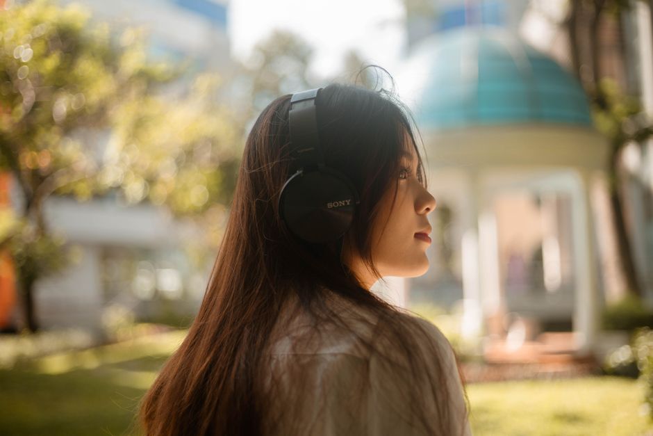 Sony WH-1000XM5 Kopfhörer — Foto von Pexels