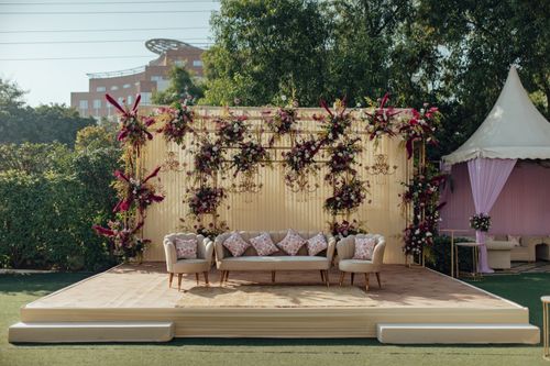 Free Beautifully decorated outdoor wedding seating area with lush floral arrangements and elegant furniture. Stock Photo