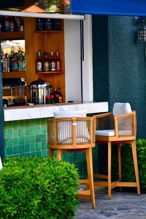 Cozy Outdoor Bar with Wicker Chairs and Greenery · Free Stock Photo