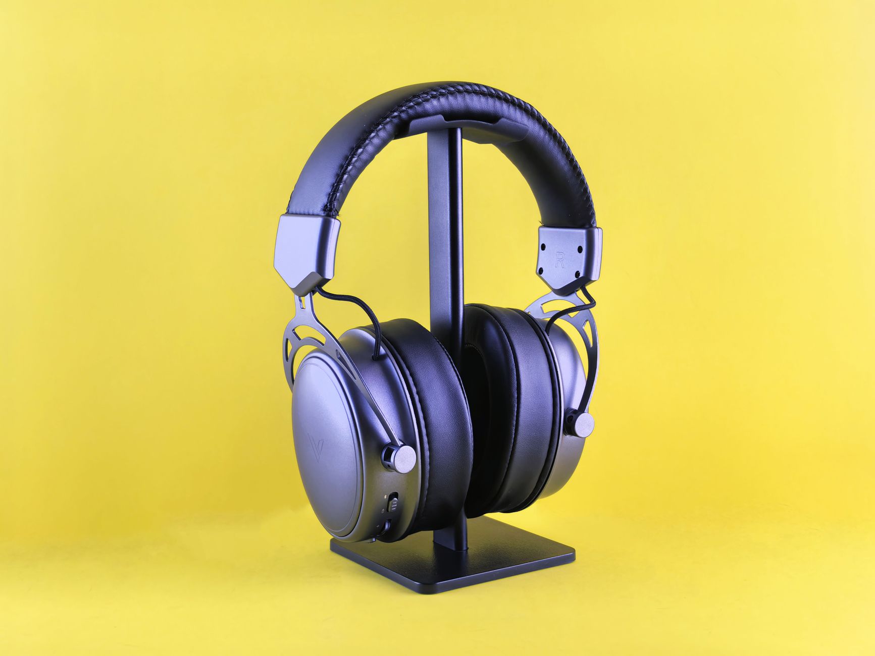 calitate audio superioară și funcție activă de reducere a zgomotului într-un dispozitiv premium
