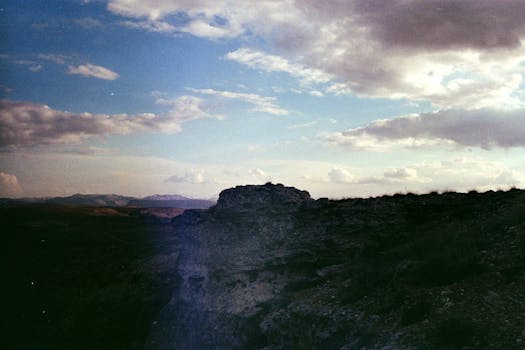 A moody mountain landscape under a cloudy sky in Hekimhan, Malatya, Türkiye.