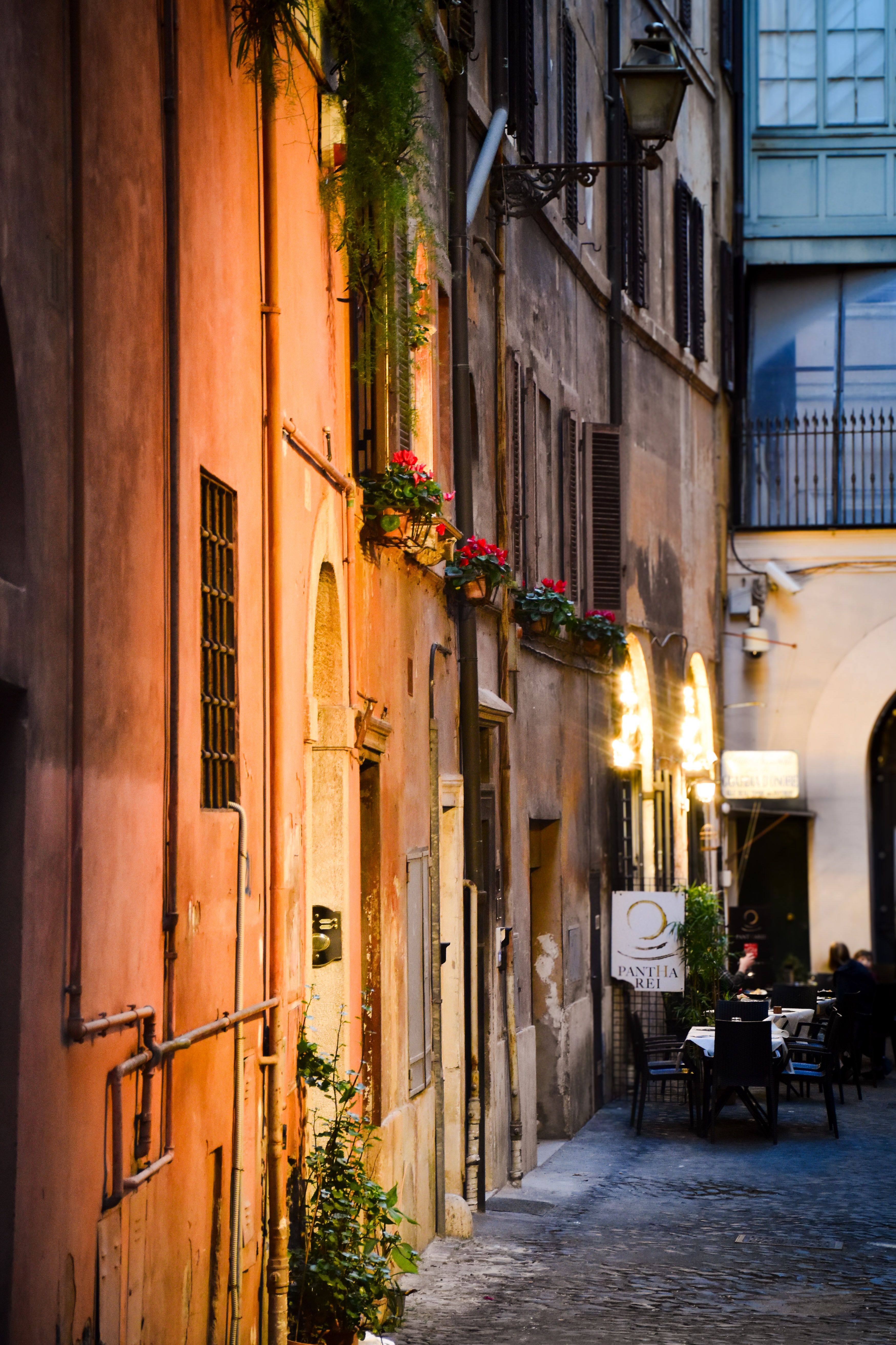 Charming Evening Street Scene in Rome, Italy · Free Stock Photo