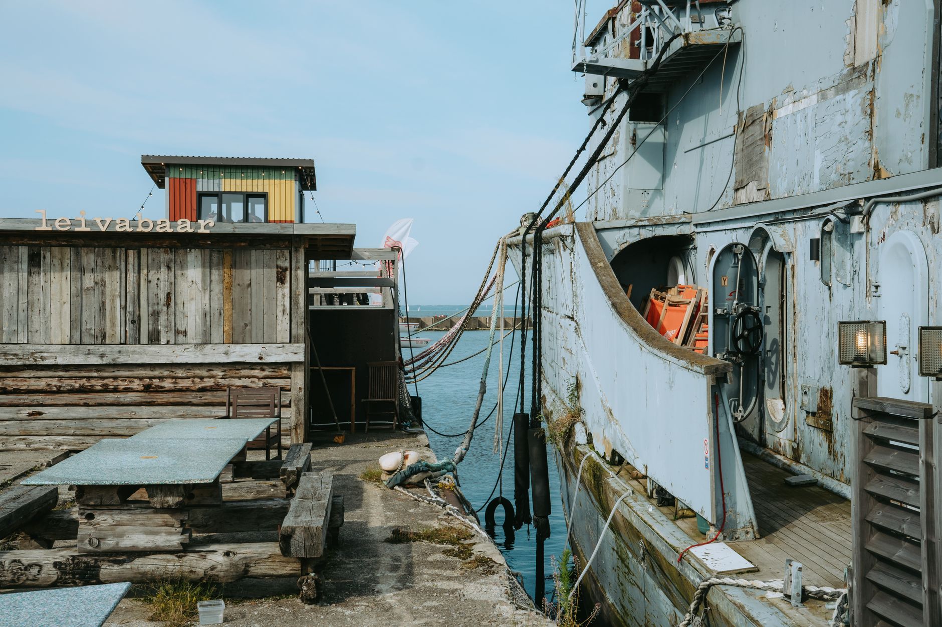 Tallinn limanı ve kentin tarihi silüeti