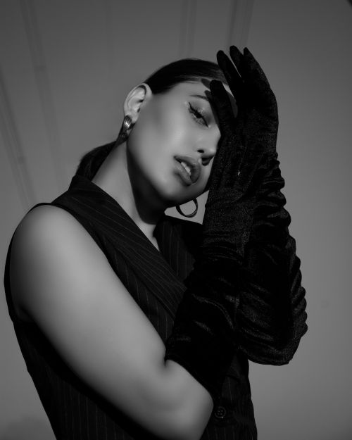 Free Stylish black and white portrait of a woman in elegant attire and gloves. Stock Photo