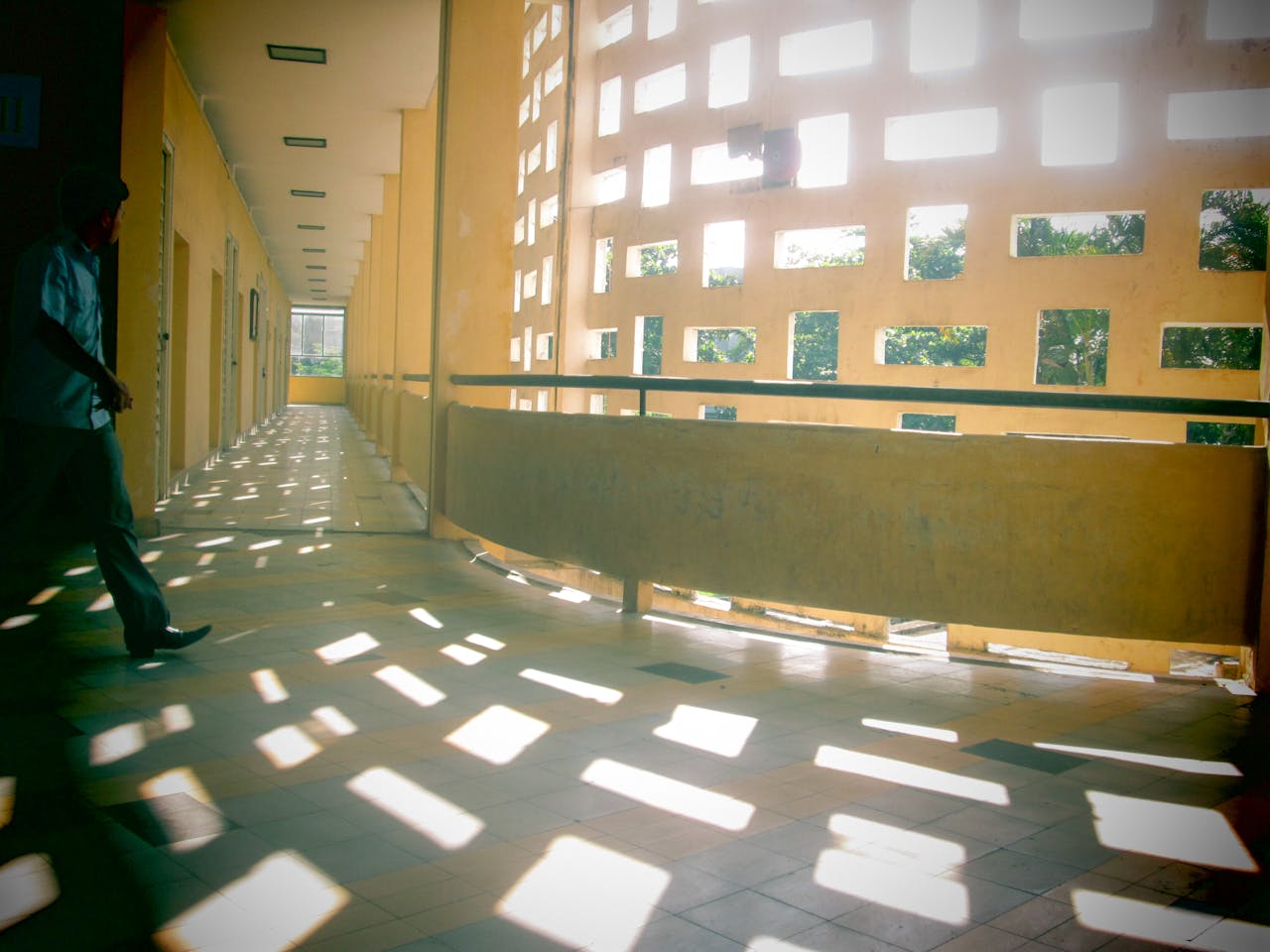 Biến đổi khí hậu làm bão mạnh hơn nhưng ít hơn