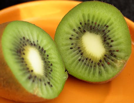 Kiwifruit (kiwi), green, peeled, raw