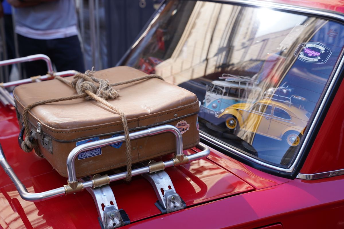 student moves in Market Harborough — Loaded properly: blankets, straps and a plan in Market Harborough