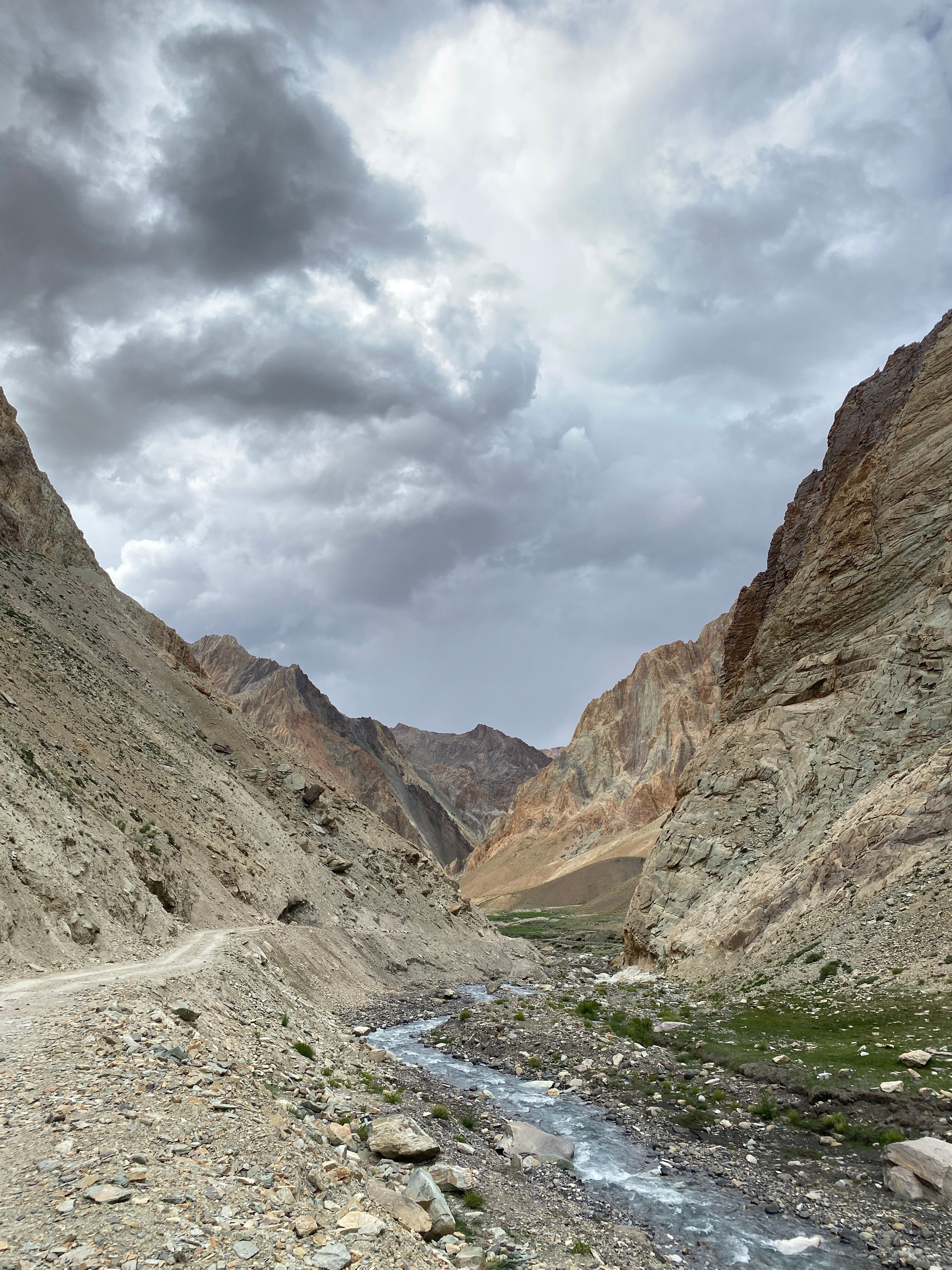 Scenic Mountain Valley with River Under Cloudy Sky · Free Stock Photo