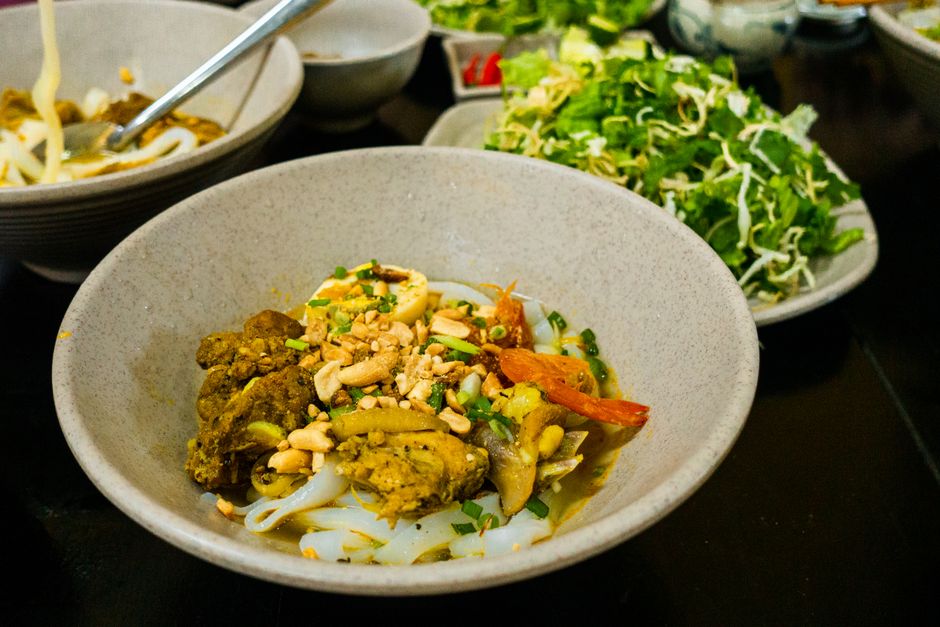 Hội An lámpásfesztivál: teliholdas éjszaka varázsa – Hoi An cao lau noodle Vietnamese street food