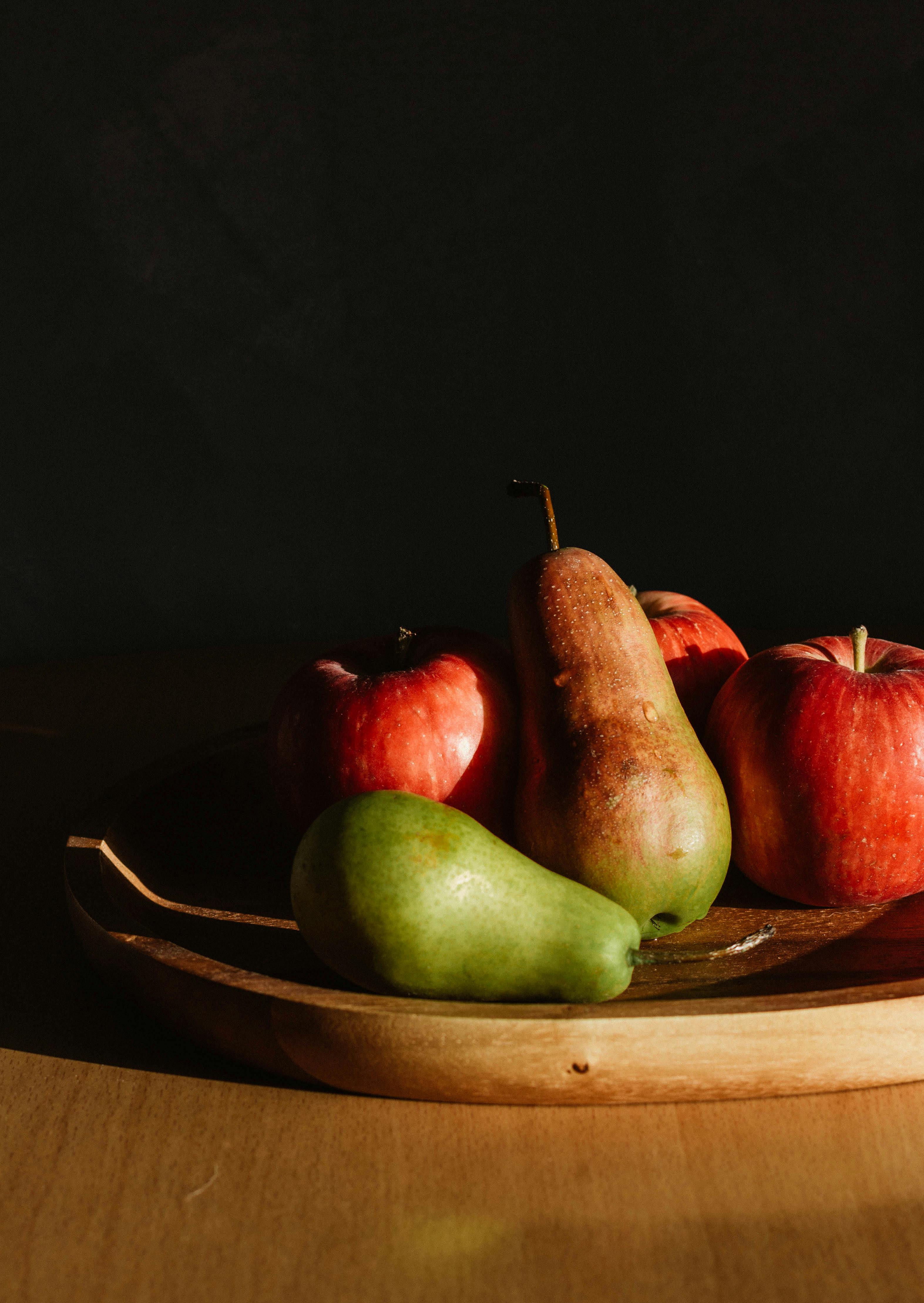 Ripe pears and apples on wooden board · Free Stock Photo
