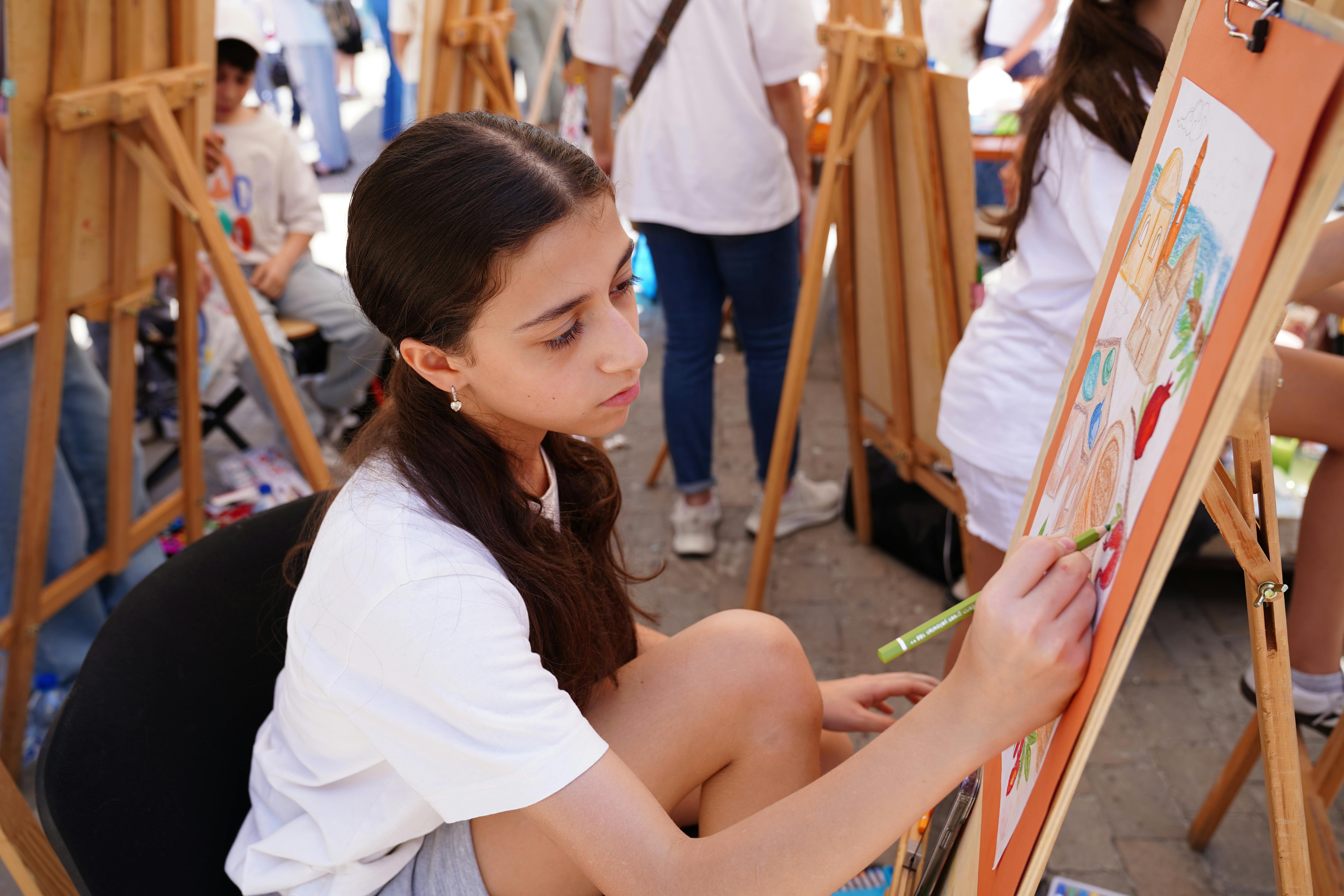 Courage To Creativity: Five Skills AI Can't Replace In Changing Job Market — Check LinkedIn CEO's List — Photo by Tahir Xəlfə