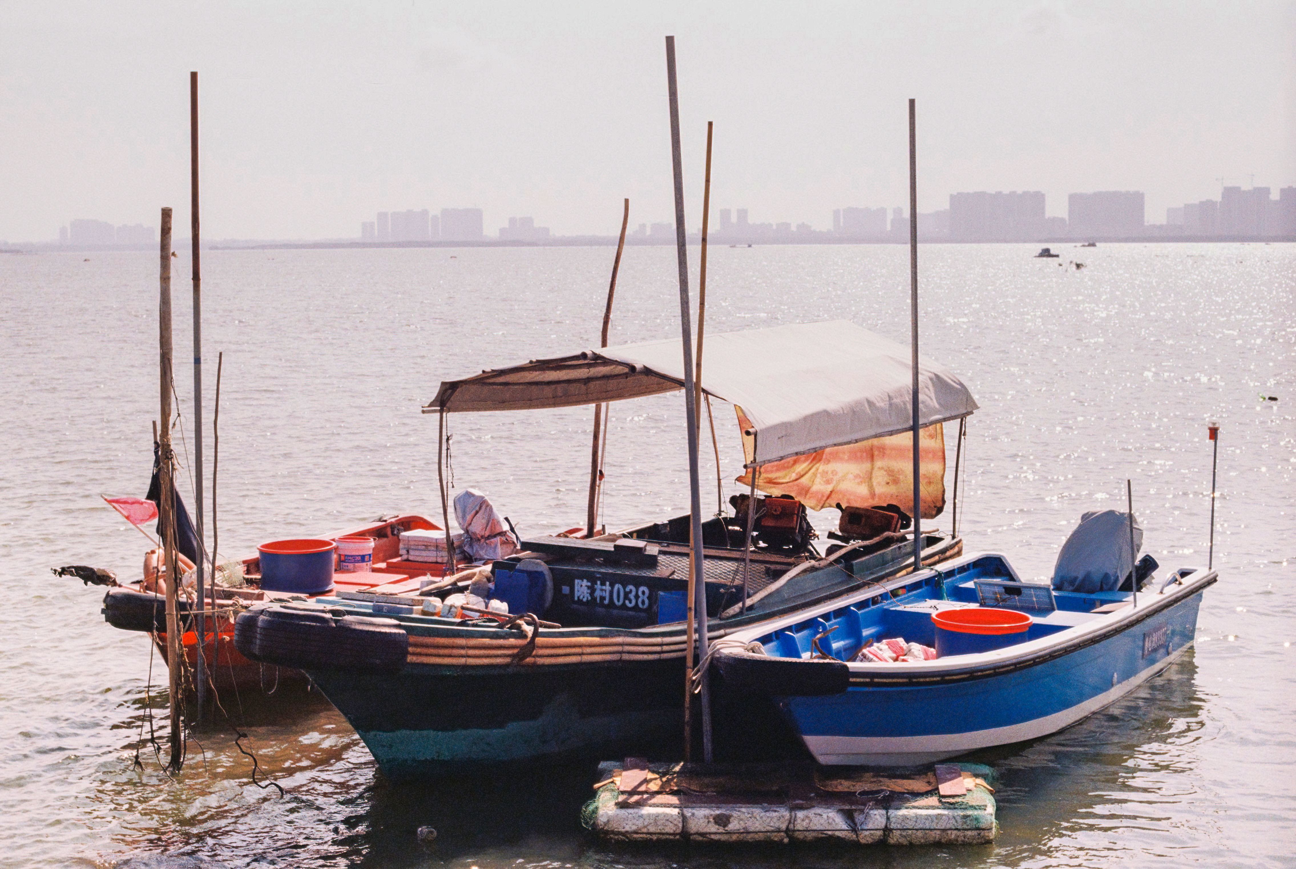 Boats Floating Photos, Download The BEST Free Boats Floating Stock ...