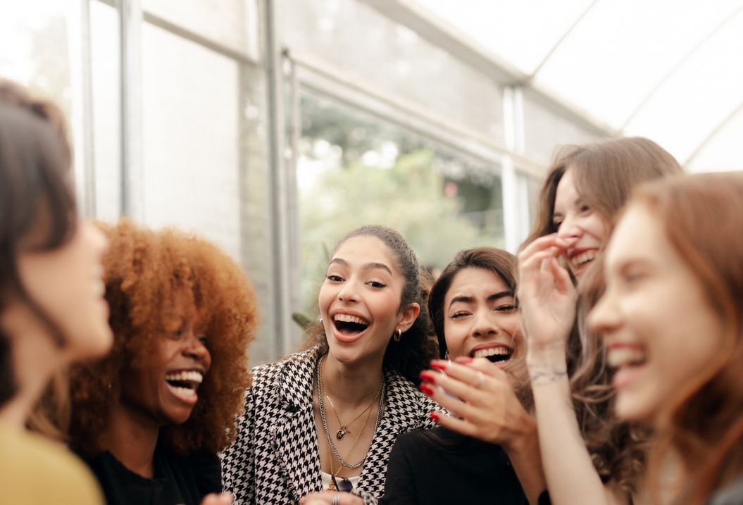 Online dating: starting a conversation on a niche platform