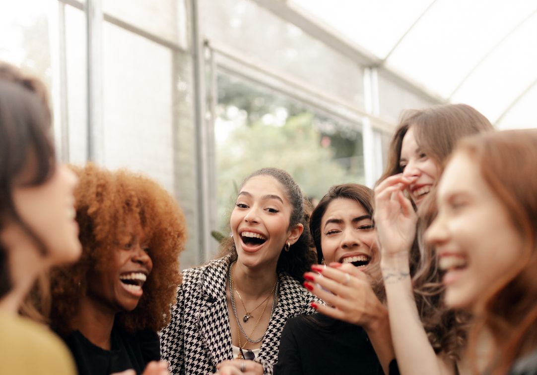 Online dating: starting a conversation on a niche platform