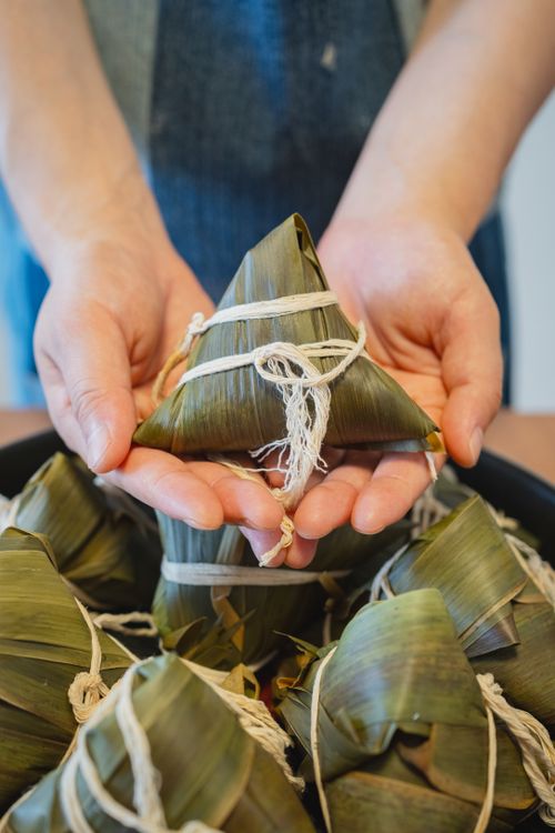 Free Close-up of homemade Japanese rice dumpling wrapped in bamboo leaf, showcasing detailed craftsmanship. Stock Photo