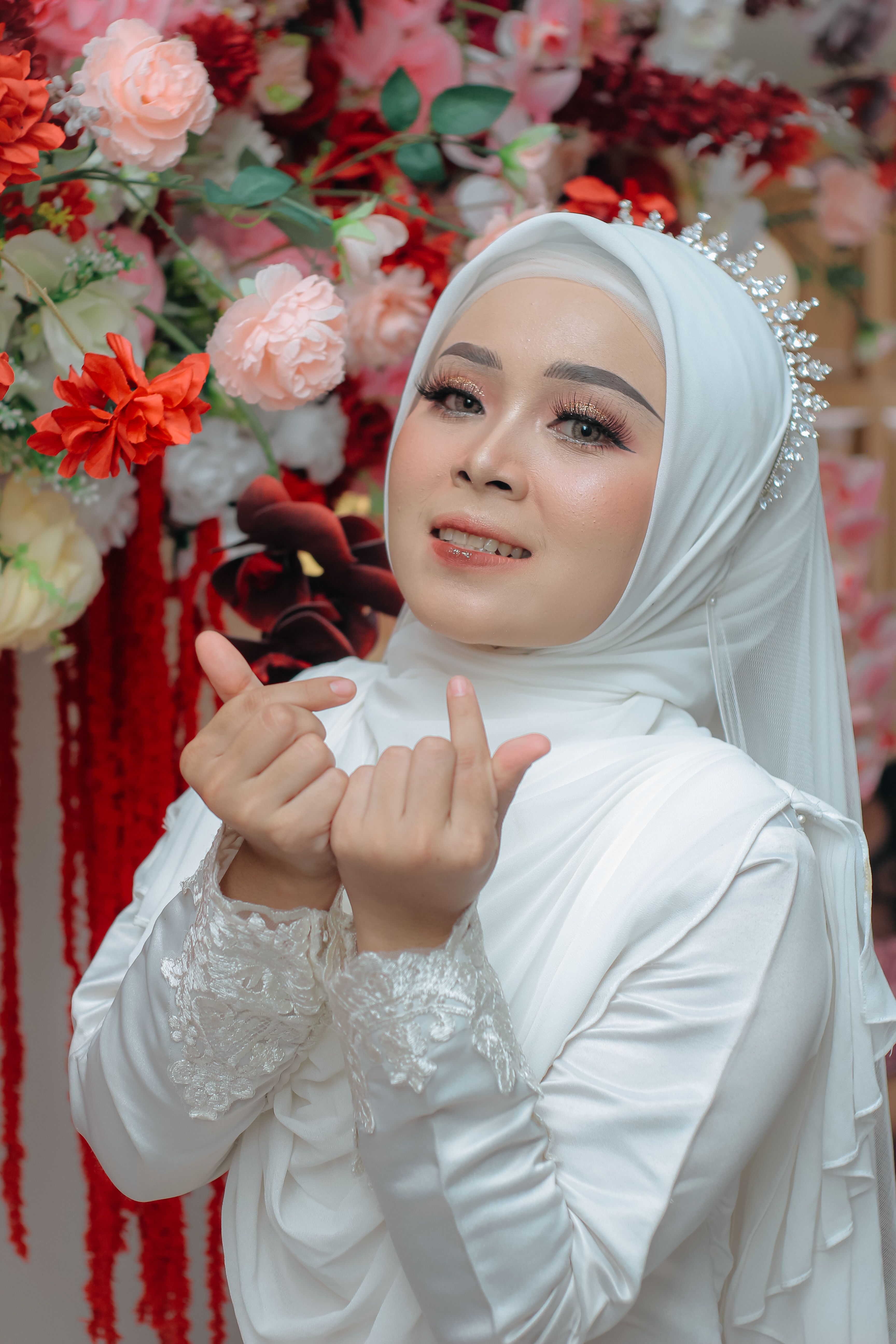 Julie, 25
